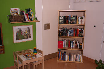 kostenlose Bücherecke im UKE von Bücher-für-den-Michel
