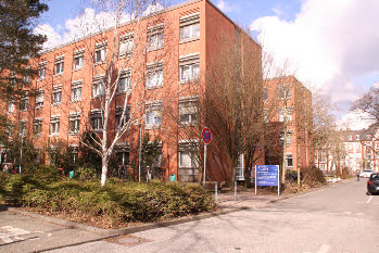 UKE Zahn-Mund-Kiefer-Klinik mit neuer Bücherecke